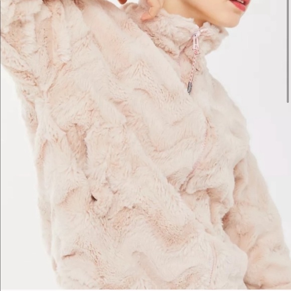 Faux fur urban outfitters jacket - Picture 2 of 9